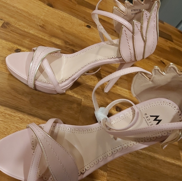 Shoes - Picture 3 of 4